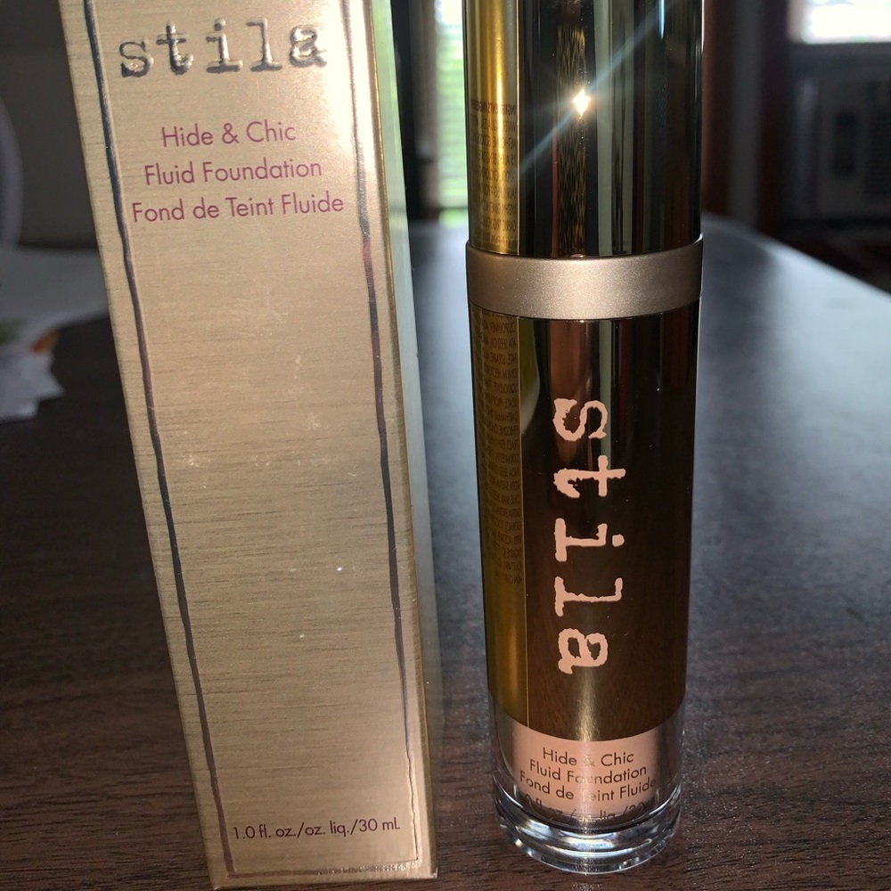 *SOLD** Stilla fluid foundation